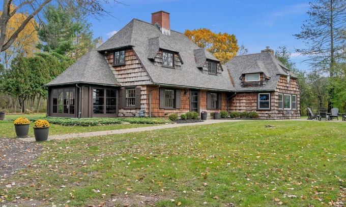 Spring Brook House | Golf Course Cottage with Spa, Kitchen & Pet-Friendly Stay