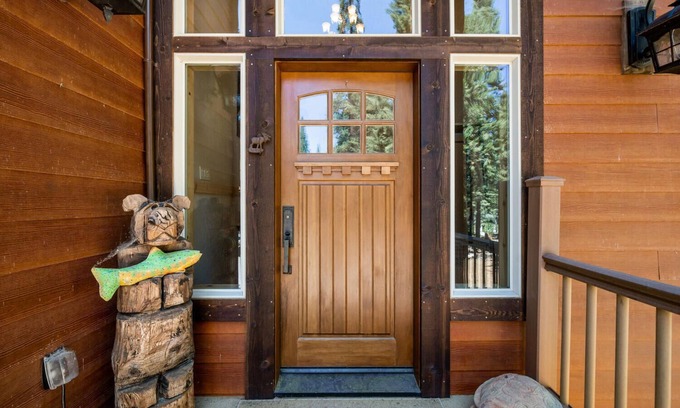 Lake Almanor West House | Lake Almanor West Retreat with Hot Tub & Scenic Views