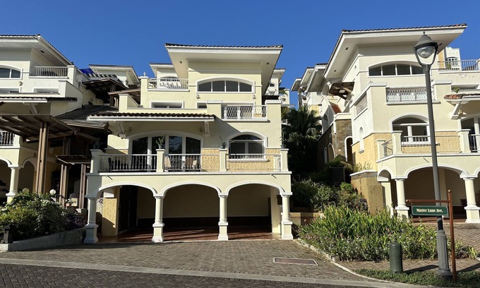 Rousseau Apartment | Experience Golf Course with Pool, Spa & Family Amenities