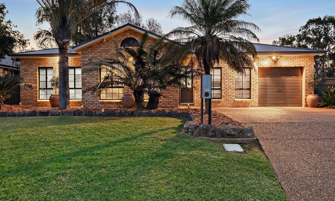 Cessnock House | Golf Course Views at Stonebridge: 9/10 Rated Family Retreat