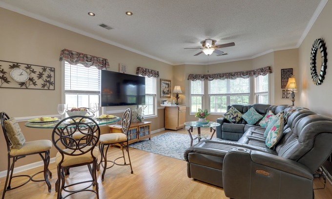 Red Hill Condo | Explore Myrtle Beach: Golf Getaway with Pool Access!