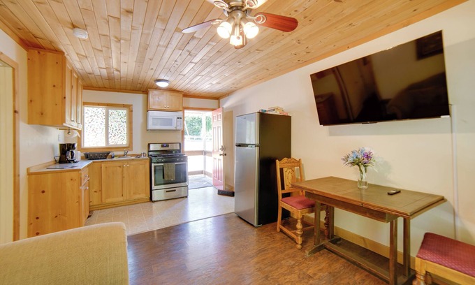 Cobb Cabin | Golf & Hike: Cobb Mountain Cabin in Scenic Forest!