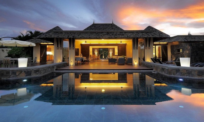 Tamarin House | Relaxing Golf Resort Villa with Pool and Oceanfront Views