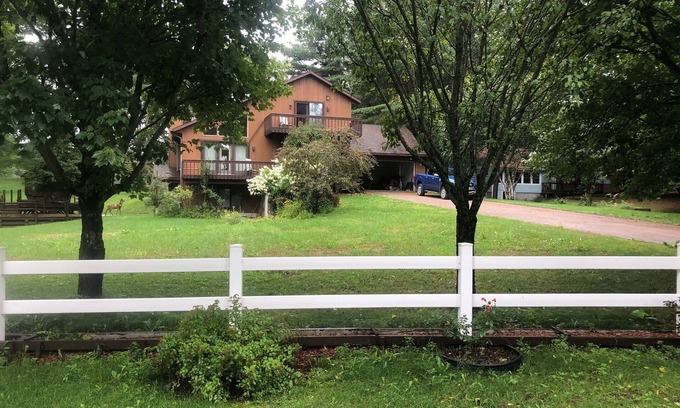 Brantingham House | Unforgettable Golf Getaway at Brantingham Lake Retreat