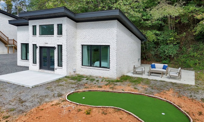 Mount Airy House | Exceptional Golf Views at Mount Airy with Breakfast Included