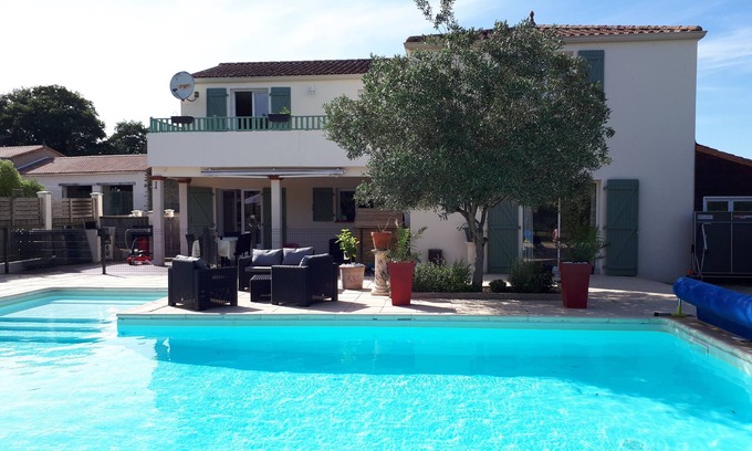 Nesmy Villa | Relax at Golf Villa La Domangère: Pool & Ocean Views