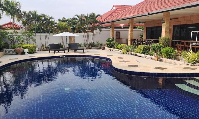 Nong Kae Villa | Golf Village: Exceptional Stay with Pool & Pet-Friendly Amenities