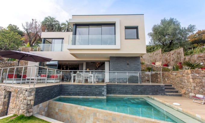 Golfe Juan Villa | Elegant 3-Bedroom Villa in Golfe-Juan with Private Pool