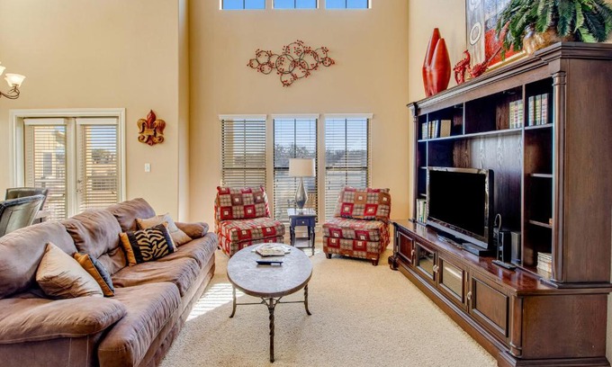 New Braunfels Apartment | Ideal Golfer's Paradise with Pool & Child-Friendly Amenities