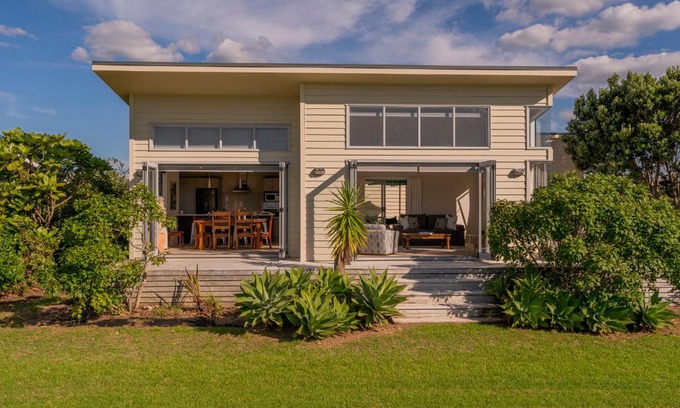 Matarangi House | Perfect Retreat for Golfers and Beach Enthusiasts - Matarangi House