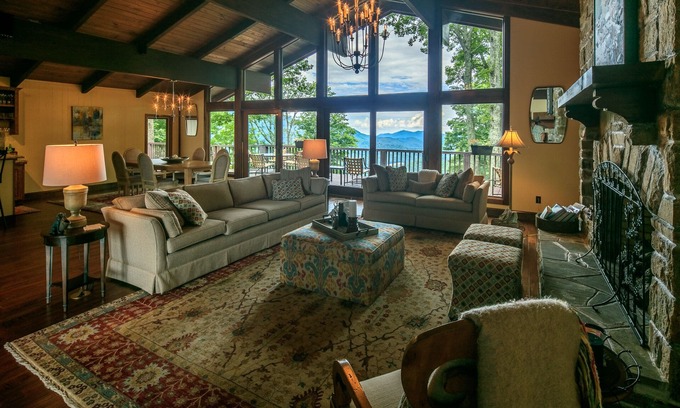 Frank House | Scenic Golfers' and Hikers' Retreat with Pool Access