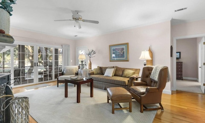 Pawleys Island Villa | Golfers Escape: Family-Friendly Stay with Pool & Kitchen