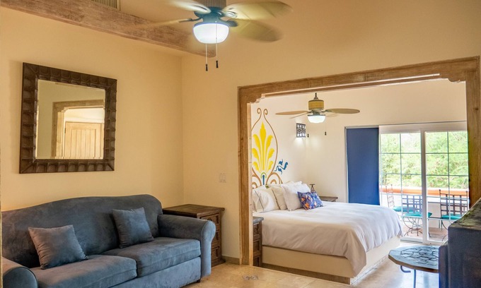 Colonia El Progreso Apartment | Golfers Paradise: Beautiful Suite with WiFi & Breakfast
