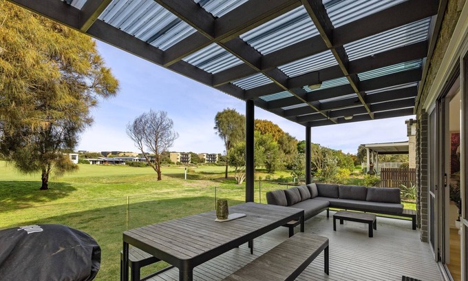 Fingal House | Golfers retreat situated right on the world famous Moonah Links Golf Course