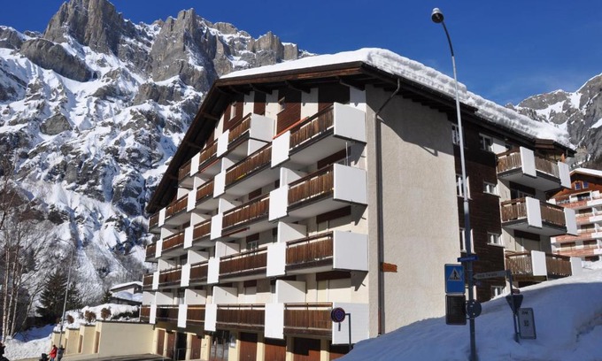Leukerbad Apartment | Goliath Hotel: Family-Friendly Retreat with Hot Tub Access