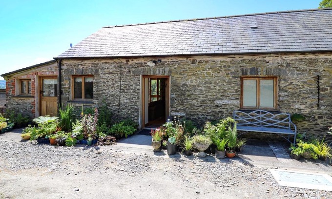 Llanwrda House | Experience Family-Friendly Comfort at Golwg Las Hotel