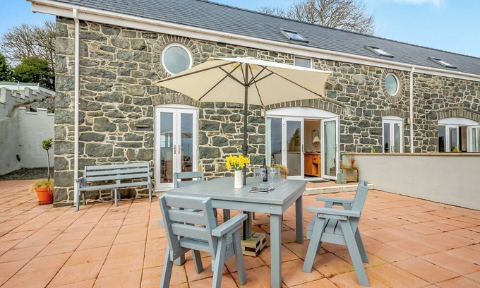 Rhyd-y-clafdy Cottage | Cozy 2 Bedroom Accommodation with Ocean Views in Pwllheli