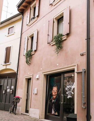 Valeggio sul Mincio Apartment | Cozy Gomes Comfort House: Child-Friendly Retreat Rated 9.5