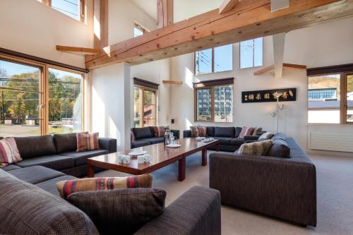 Hirafu Apartment | Unforgettable Gondola Chalet with Fireplace & Hot Tub