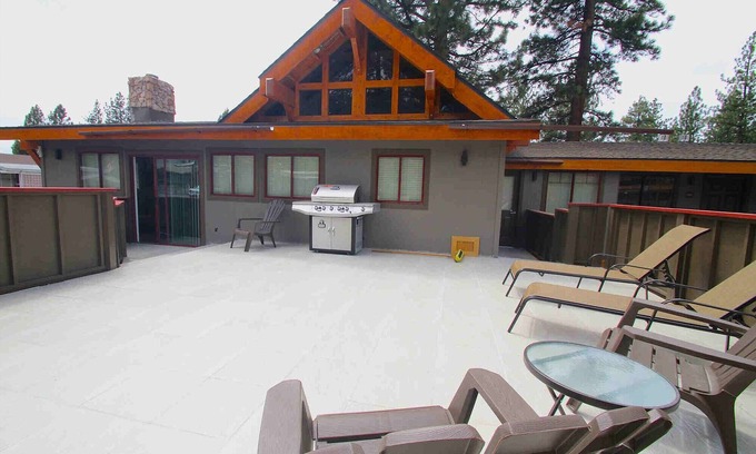 Lakeside Park House | Gondola Lodge Main Upper House with Sun Deck & BBQ Area