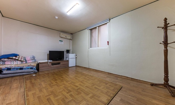 Gongju Hotel | Eco-Friendly Gongju Dongmyung Motel with Breakfast & Kitchen