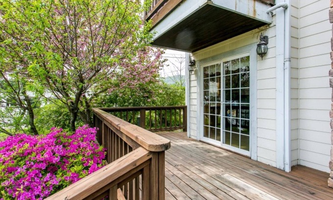 Gongju House | Eco-Friendly Getaway at Gongju Jakeun Shimteo Pension