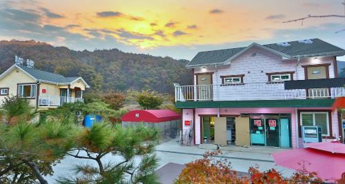 Gongju House | Relaxing Retreat at Gongju Magoksa Healing Pension