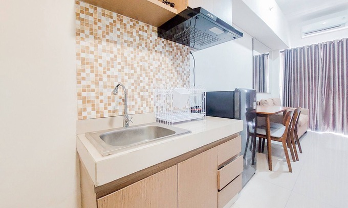 Serpong Apartment | Cozy 2Br Apartment with Pool and Breakfast at Parkland Avenue