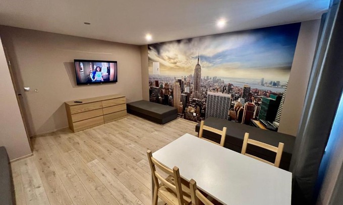 Lodz Apartment | Family-Friendly Good Rooms with Parking & High Guest Ratings