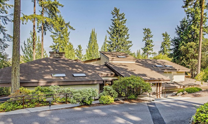 Adelma Beach Condo | Relaxing Getaway at Good Day Sunshine Townhome