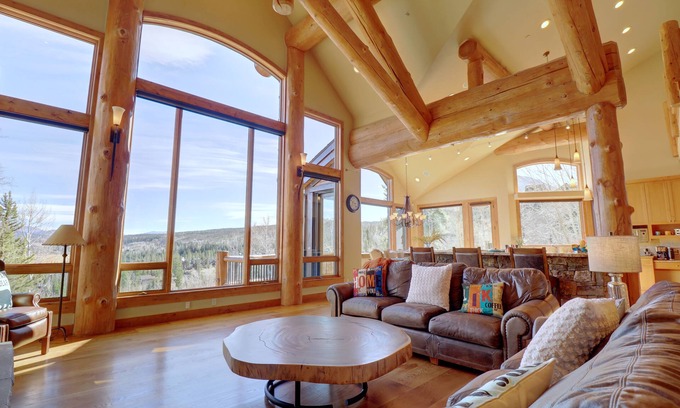 Three Peaks House | Pet-Friendly Retreat with Hot Tub and 10/10 Guest Rating