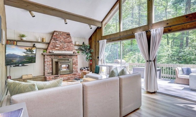 Cranmore Birches Ski Chalet | Ideal Good Friday Chalet | Steps to Village & Cranmore Mt