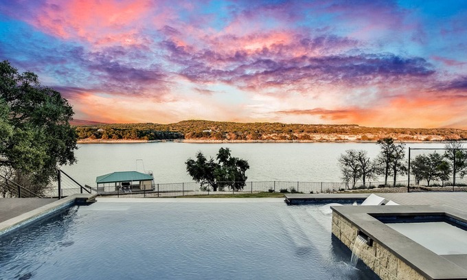Lakecliff On Lake Travis House | Experience Good Living at Lake Travis with Top Amenities