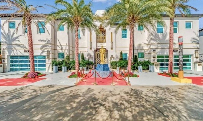 Davenport House | Explore Good Place Lives On #7 with Pool and Hot Tub