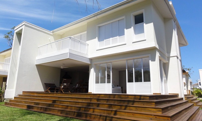 Juquehy Condo | Stylish Stay at Raízes de Juquehy, Steps from the Beach
