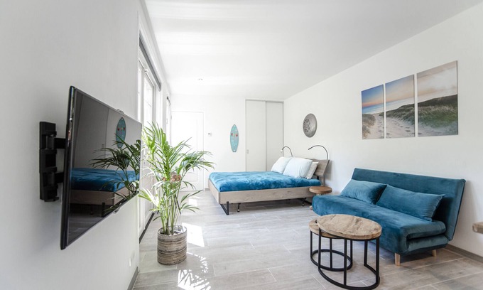 Zandvoort Apartment | Romantic Studio with Breakfast & Free Private Parking