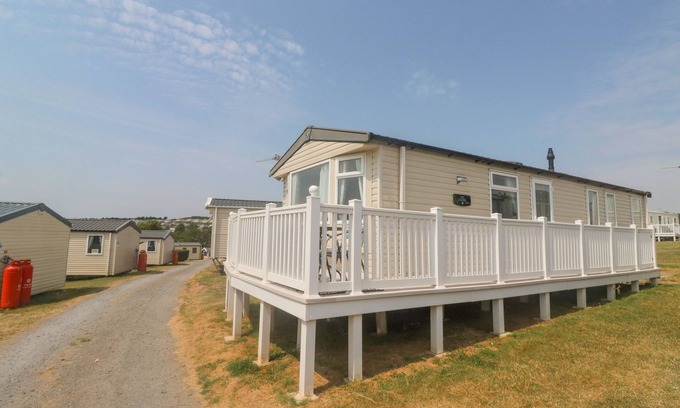 Exmouth Cottage | Pet-Friendly Goodison Devon Cliff with Garden in Exmouth