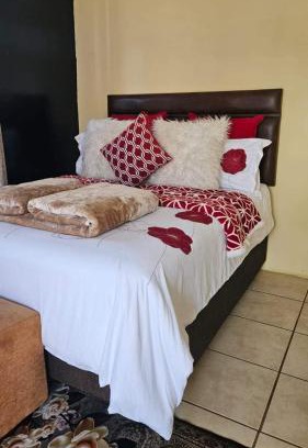 Mahikeng House | Budget-Friendly Goodlife Guest House in Mafikeng