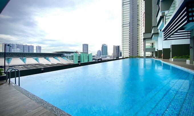 Central District Apartment | Convenient GoodVibes Twin Tower: Steps from JB CIQ & Town