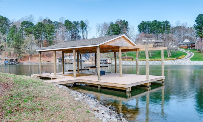 Goodview Cottage | Exceptional Goodview Lake House: Dock, Kayaks & Scenic Views