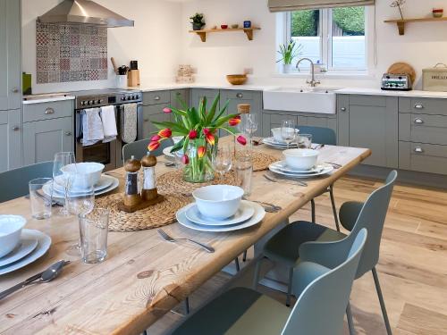 Shepton Beauchamp House | Discover Goodwin House: Pet-Friendly Family Retreat