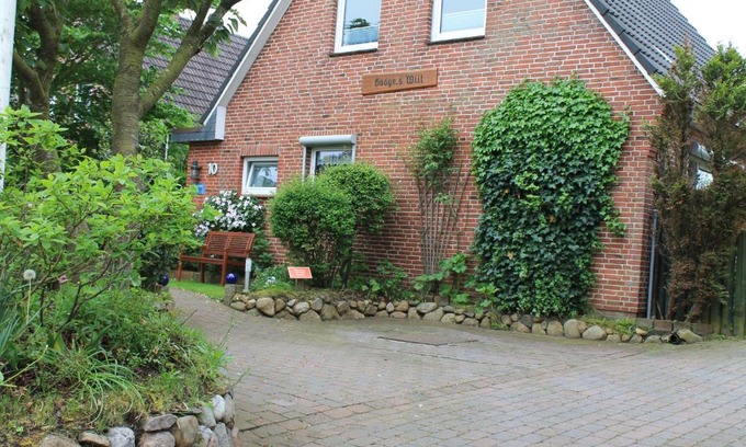 Tinnum Apartment | Googeswill Apartment 1: Family-Friendly with Kitchen Access