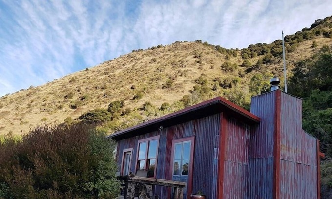 Kaikoura District House | Unwind at Goose Bay Rustic Retreat with Breakfast & Kitchen