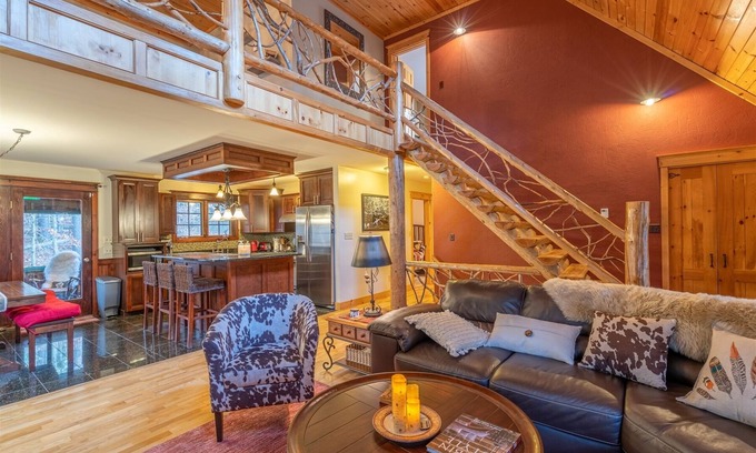 Jay House | Gooseberry Lodge: Top-Rated Retreat with Spa and Hot Tub