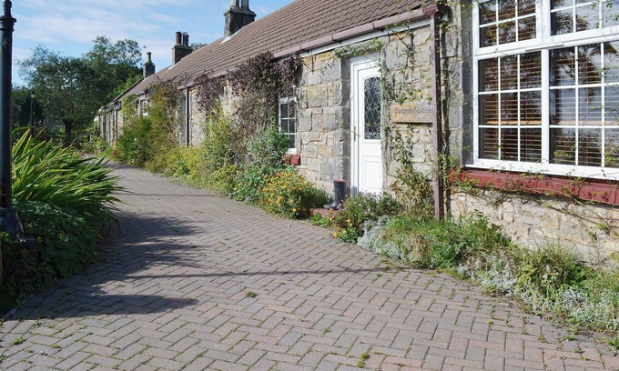 Pittenweem Cottage | Peaceful Retreat for Families and Friends with Ocean Views