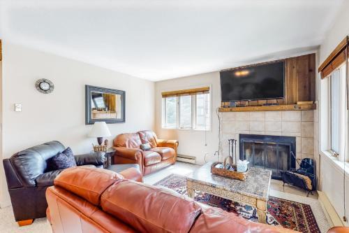 Vail Apartment | Gore Creek Meadows: Family-Friendly Retreat with Pool & Hot Tub