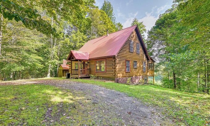 North Creek Cottage | Charming Gore Mountain Cabin with Game Room & Fire Pit