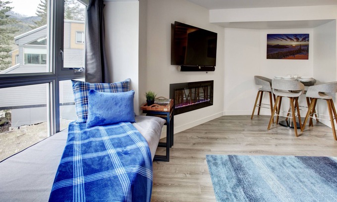Nordic Estates Condo | 🏘Gorgeous 1 Bedroom Suite🛏Free Parking/Creekside