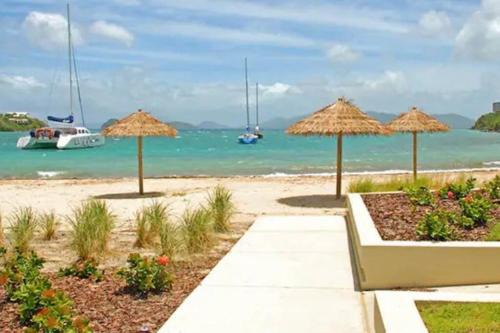 Red Hook Apartment | Gorgeous 2 Bdrm Pineapple Village Condo steps from the beach!