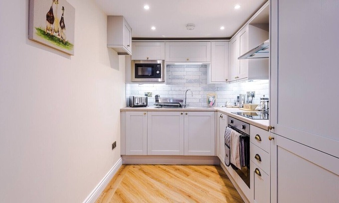 Tarporley House | Cozy 2-Bed Barn in Beeston for Couples & Friends